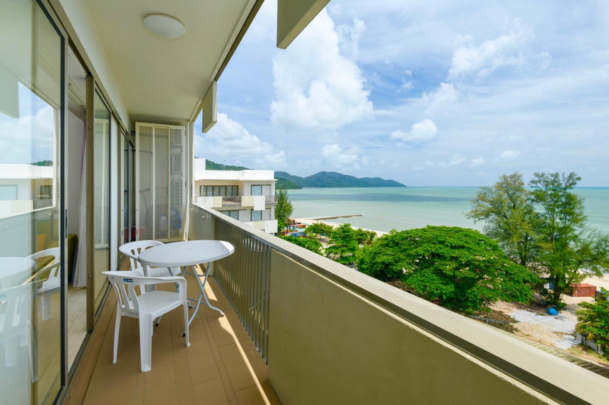 By The Sea Beach Front Apartment Batu Ferringhi Esterno foto
